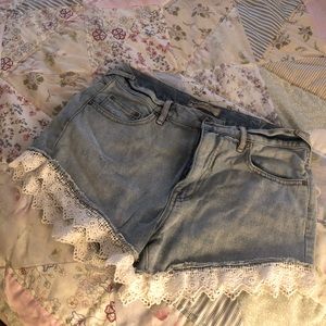 Free People Vintage Crocheted Lace Trim Light Denim Distressed Shorts 26W